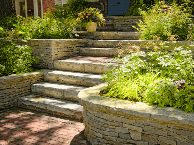 Jak wykonać schody z kamienia – instrukcja dla majsterkowiczów