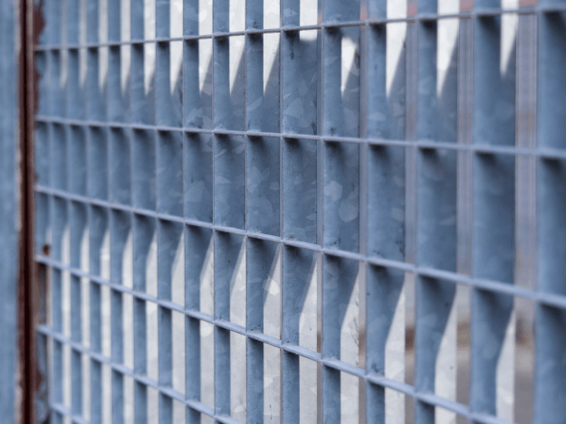 Nowoczesne i trwałe - ocynkowane ogrodzenie dla stylowego domu