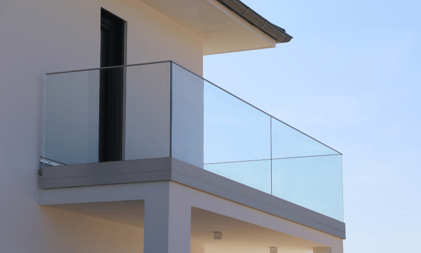 Szklana balustrada na taras: Czysty widok bez kompromisów