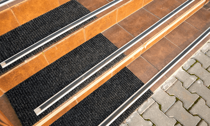 protiskluzowe-paski-schody-typy-atreon